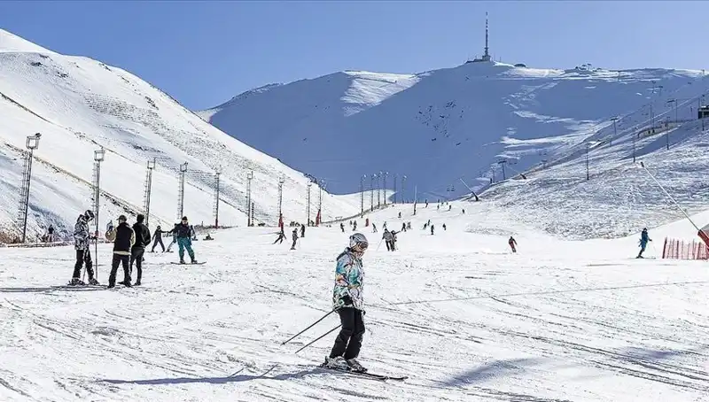 Palandöken’de Kayak Tutkunlarını Büyüleyen Kar Kalınlığı Açıklandı