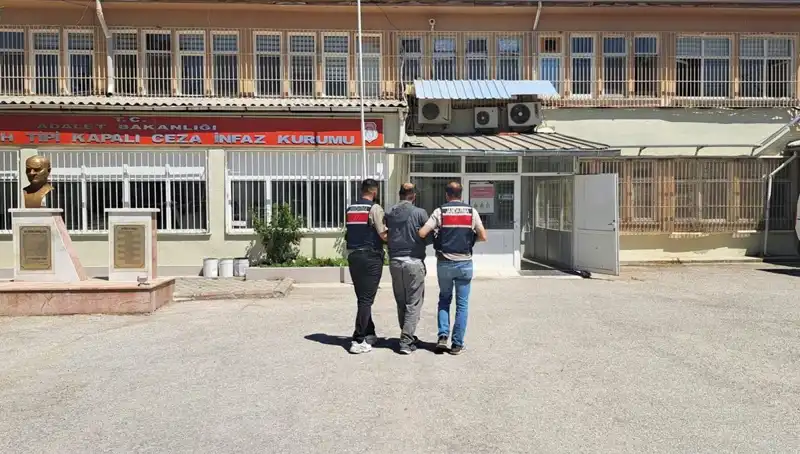 Kırmızı Bülten ile Aranan Şüpheli Eskişehir'de Yapılan Operasyonla Yakalandı