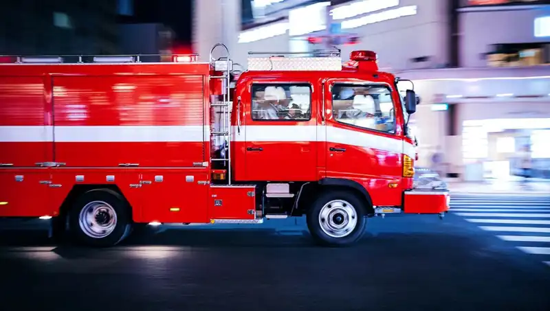 Tokyo'da Korkutan Yangın: İki Kişi Yaralandı, Nedenleri Araştırılıyor