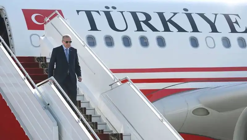 Cumhurbaşkanı Erdoğan İtalya Ziyaretinin Ardından Türkiye'ye Döndü: Detaylar Açıklanıyor