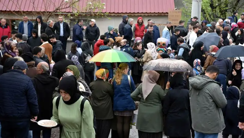 Bayramda Bir Asırlık Gelenek: 12 Bin Kişi Bir Araya Geldi!