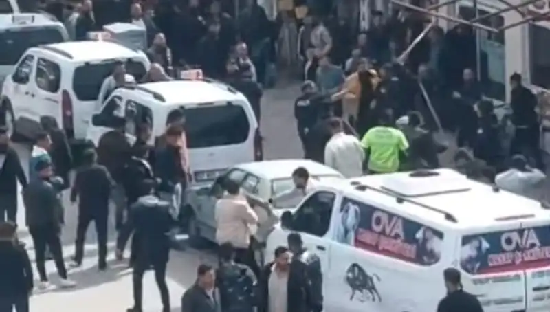 Erciş'te Taşlı Sopalı Kavga Ortalığı Karıştırdı: 7 Gözaltı!