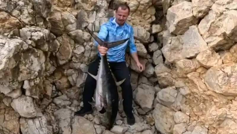 Saros’ta Balık Avında Şaşırtan An: 30 Kilo Ağırlığında Devasa Bir Yakalım