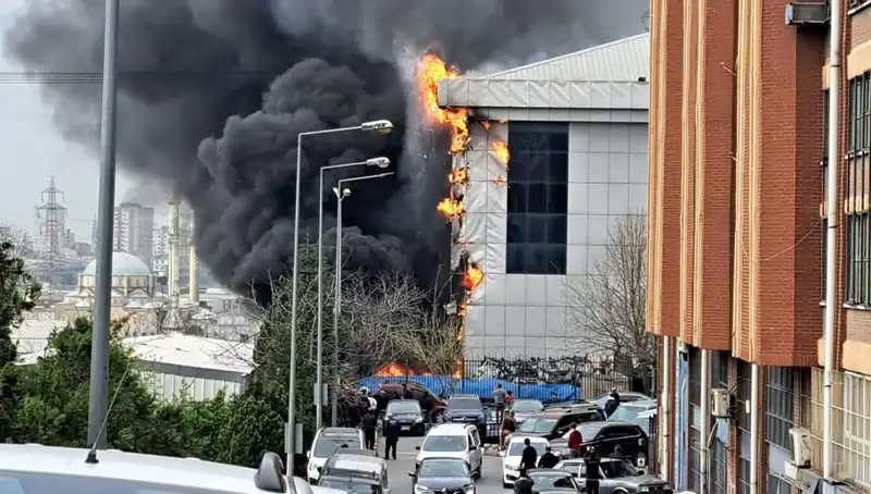 Başakşehir'de Sanayi Sitesinde Korkutan Yangın: Detaylar ve Son Gelişmeler