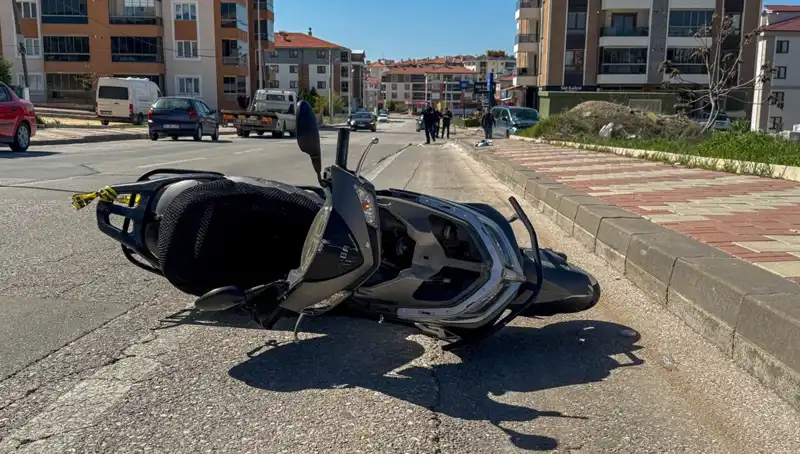 Uşak'ta Trajik Kaza: Hafif Ticari Araç Motosiklete Çarptı, 1 Kişi Hayatını Kaybetti