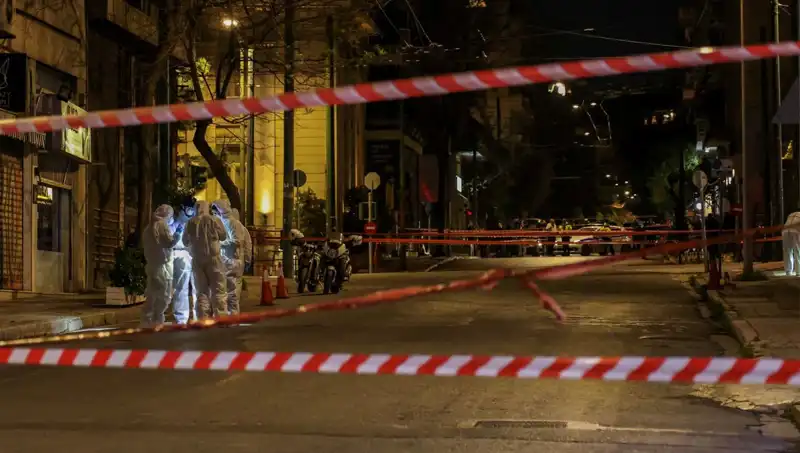Atina'da Şüpheli Çanta Patladı: Birçok Yaralı ve Panik Havası