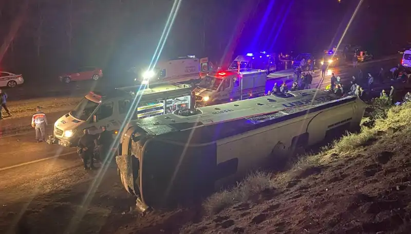 İşçi Servisi Devrildi: 23 Yaralı, Detaylar ve Olayın Ardındaki Gerçekler