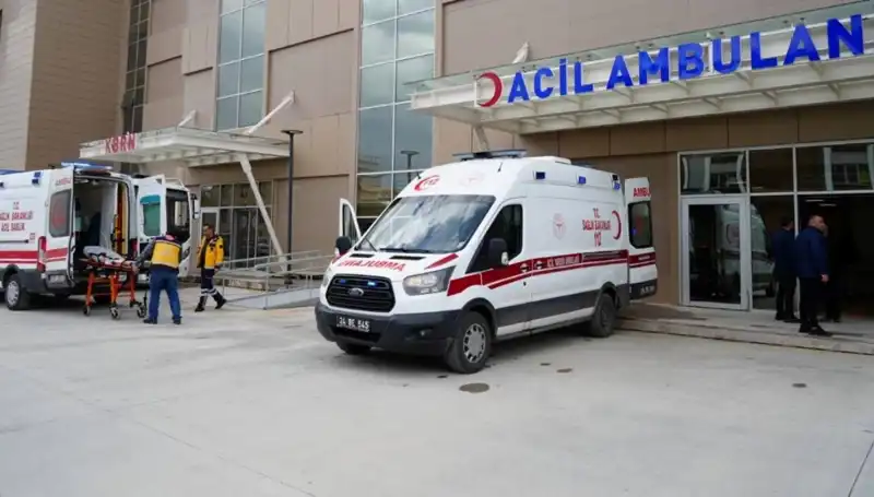 Erzincan'da Feci Kaza: Bir Kişi Hayatını Kaybetti, Üç Yaralı