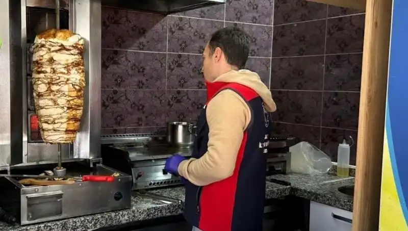 Tavuk Döner Alarmı: İşletmelere Baskınlar Neden Artıyor?