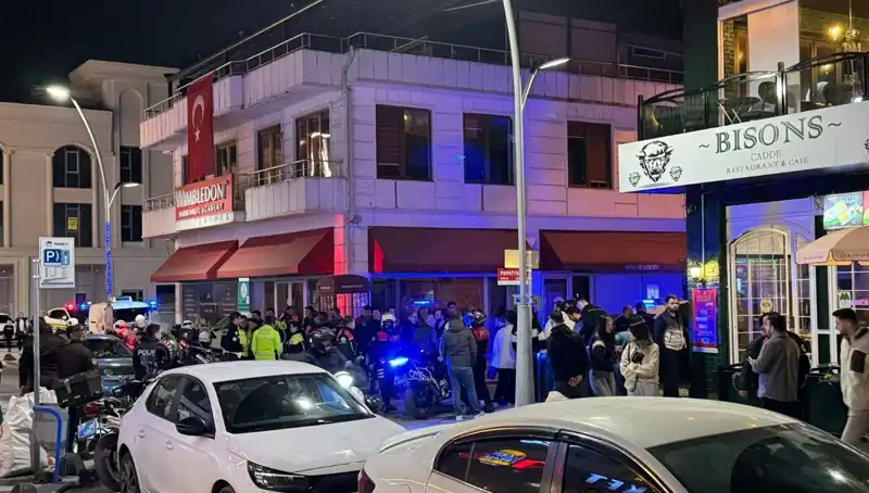 Kafe Önünde Gerilim: Hava Ateş Açan Şahıs Bıçaklı Saldırıya Geçti