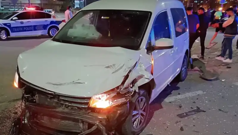 Batman’da Trafik Kazası: Otomobil ile Hafif Ticari Araç Çarpıştı, 7 Yaralı