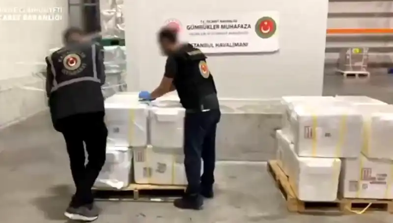 İstanbul Havalimanı'nda Tarihi Kokain Yakalama: 455 Kilo Ele Geçirildi!
