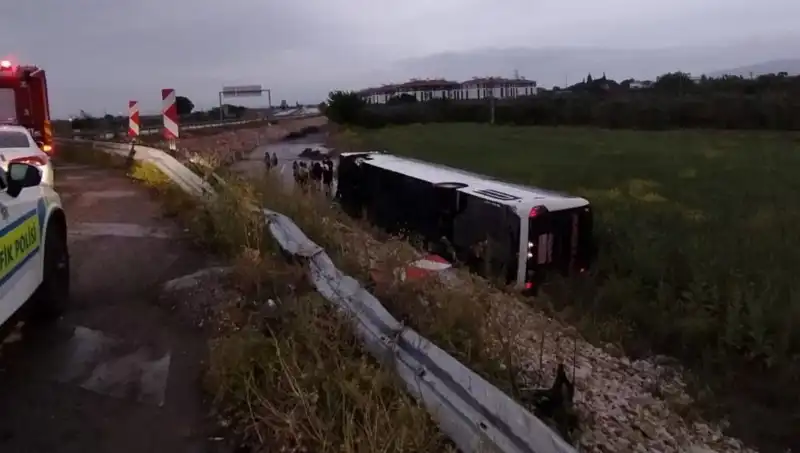 Manisa'da Yolcu Otobüsü Kazası: Çok Sayıda Yaralı, Kaza Anı Dehşet Vericiydi
