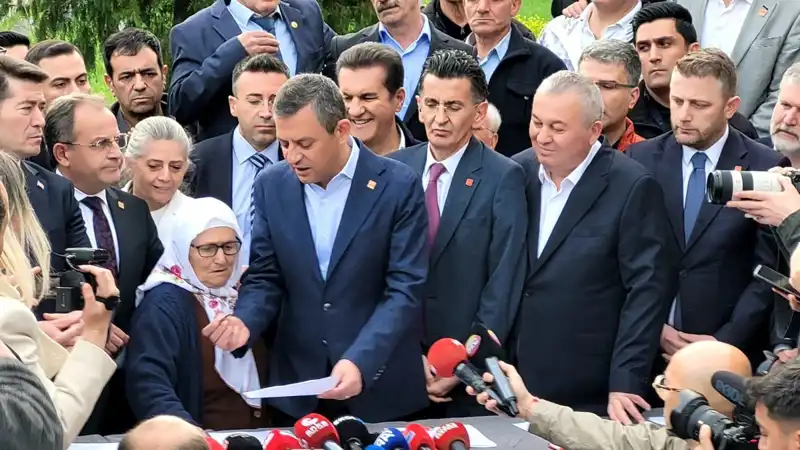 CHP, Ekrem İmamoğlu'na Destek İçin İmza Kampanyası Başlattı