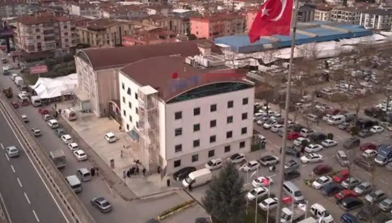 Özel Hastaneye Deprem Mührü: "Perde Betonları Kestiler" İddiası Gündemi Sarstı