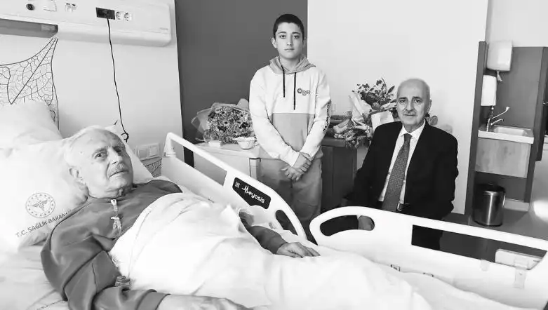 AK Parti'nin Kurucularından Burhan Abiş, Hayatını Kaybetti
