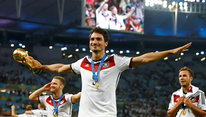 Almanya'nın Gururu Hummels Futbolu Bırakma Kararını Açıkladı!