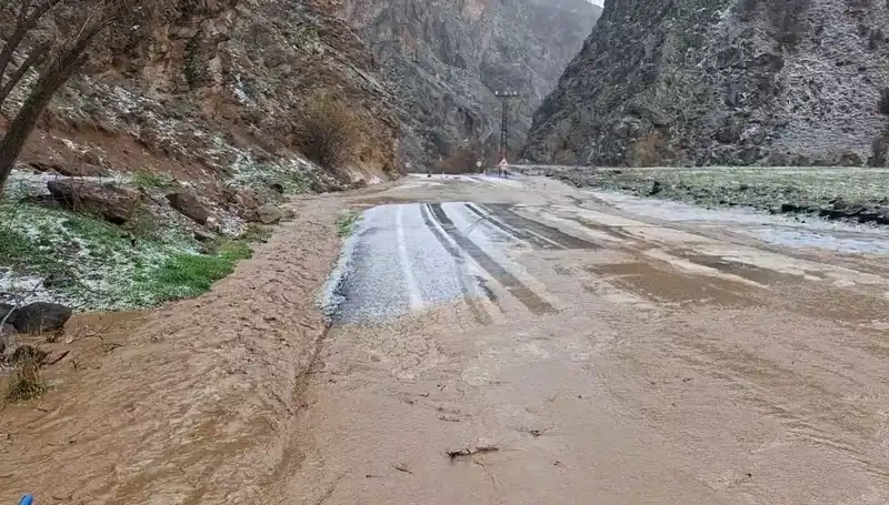 Tunceli’yi Vuran Dolu ve Sağanak Yağış Hayatı Olumsuz Etkiledi