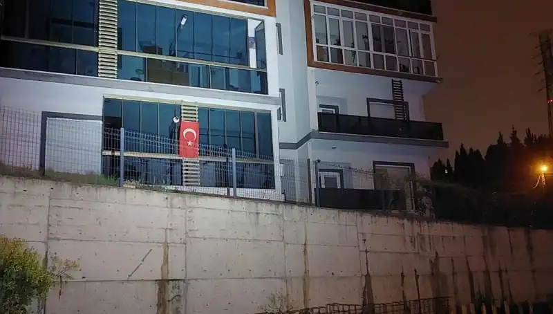 Sakarya'da 4 Katlı Apartman Ani Tahliye ile Boşaltıldı, Nedenleri Merak Ediliyor