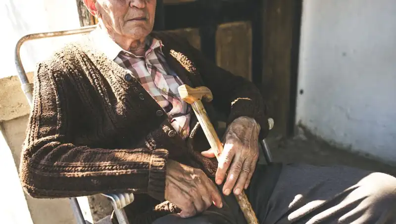 100 Yaş Üstü Bireylerde Depresyon: Yalnızlık ve İlgi Eksikliği Alzheimer Riski Artırıyor