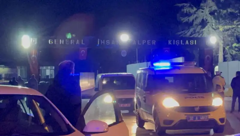 Kışlada Neler Oluyor? Somalili Askerler Arasında Futbol Kavgası Koptu!