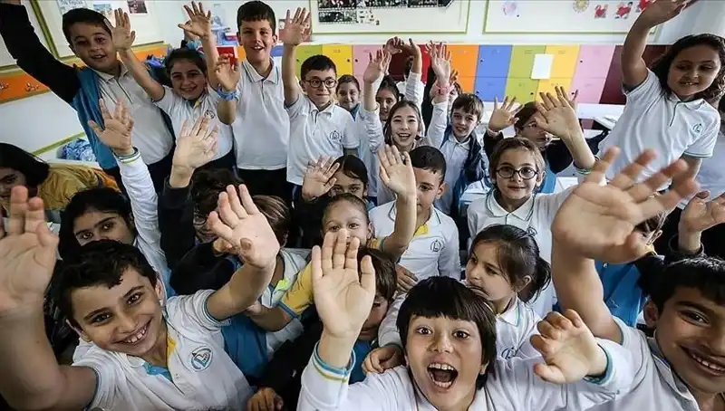 9 Günlük Tatil Sonrası Okullarda Zil Yeniden Çalıyor: Eğitim Dönemi Başlıyor