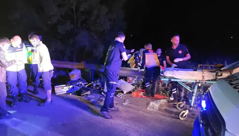 Minibüs Kazasında Savrulan Yolcuların Dramı: Yaşam Mücadelesi Başladı
