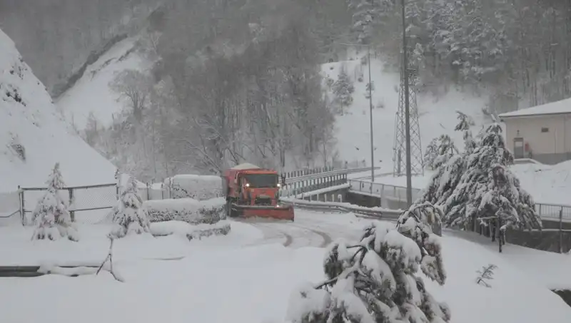 Bolu Dağı'nda Kışın İlk Karı Yağdı: Doğa Kısmen Beyaza Büründü