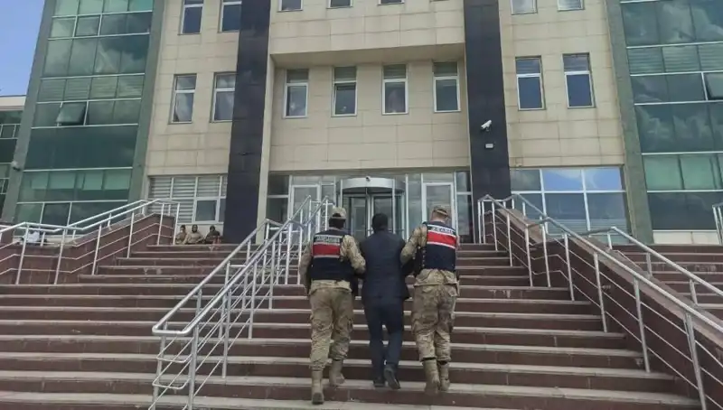 Hapis Cezasıyla Aranan Suçlu, Saklandığı Yerde Ele Geçirildi