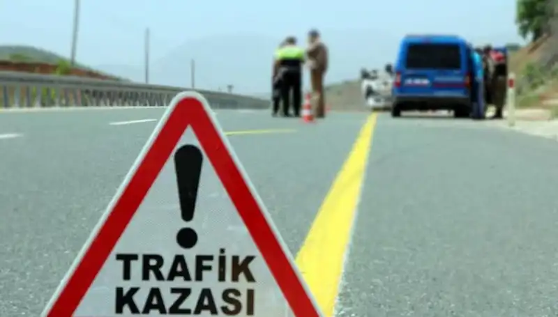 Trafik Kazası: Otomobil ve Hafif Ticari Araç Çarpıştı, 6 Kayıp