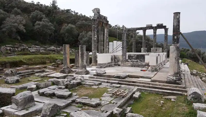 Zeus Tapınağı'nda Tarihi Restorasyon Çalışmaları Heyecan Veriyor