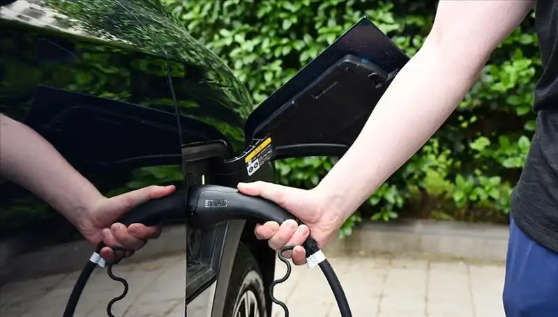 ABD'nin Gümrük Vergilerine Karşı İngiltere'den Elektrikli Araç Üreticilerine Destek Hamlesi
